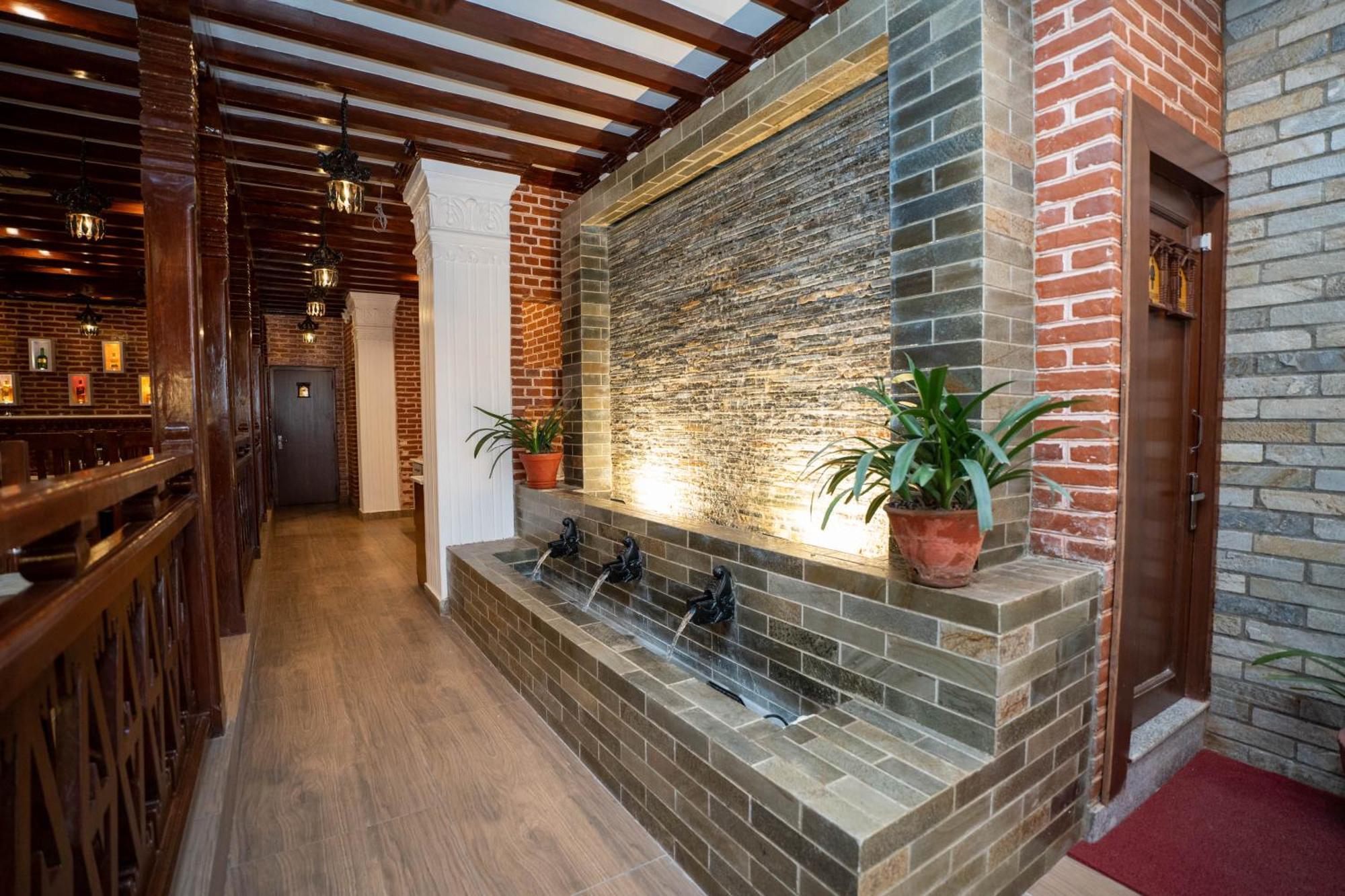 Airport Himalaya Boutique Hotel Kathmandu Exterior foto
